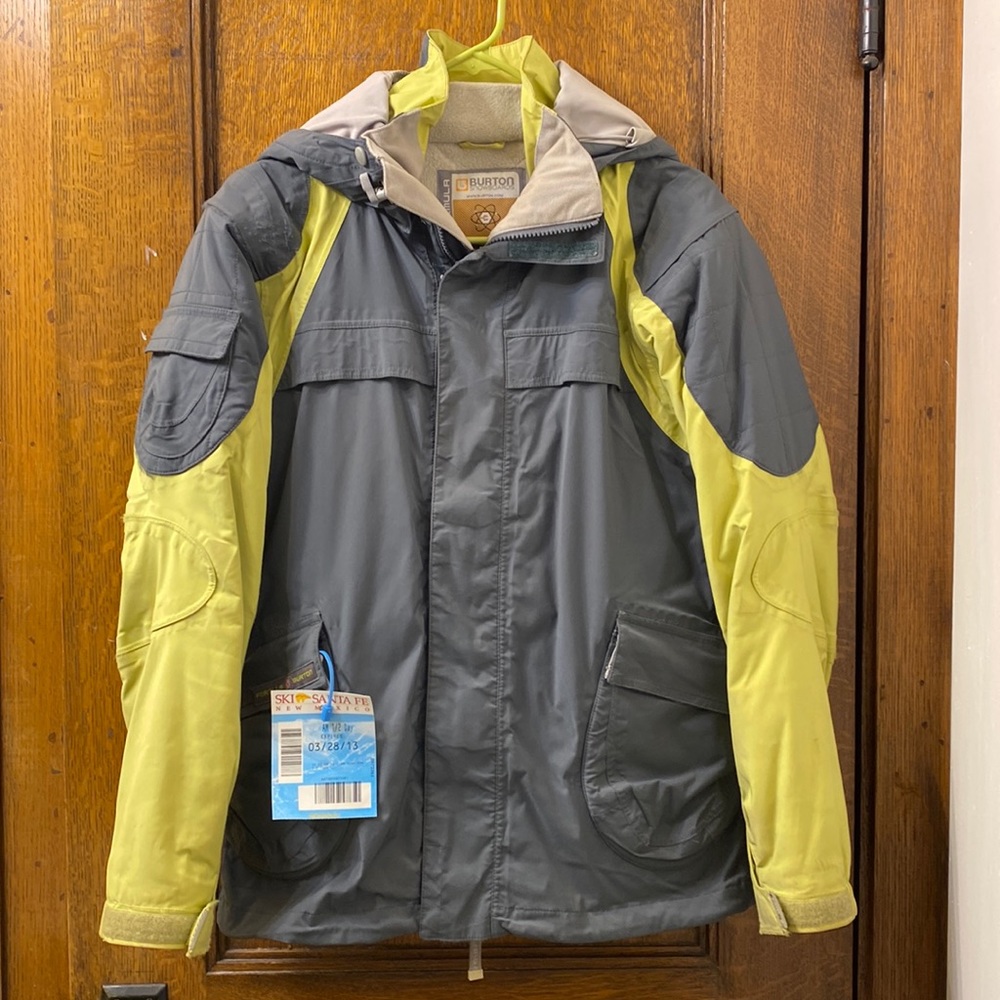 Well loved BURTON Snowboard Jacket Women’s Small